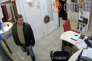 Кража телефона попала на видео