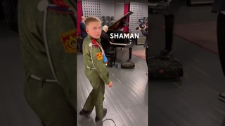 На съемках клипа Отец SHAMAN неожиданно сел за рояль и просто начал играть... До слз