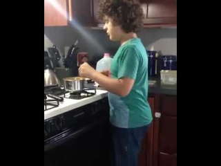 Stranger Things : Gaten Matarazzo na dancinha -