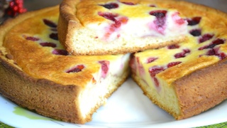 Вкуснейший песочный пирог со сметанной заливкой и ягодами//shortbread cake/