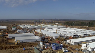 Строительство инфекционного центра для больных коронавирусом в Новой Москве  видео с беспилотника