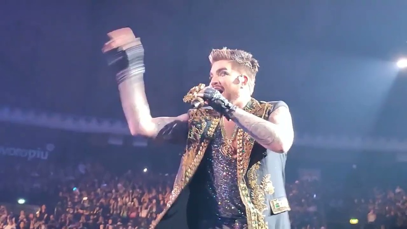 Queen + Adam Lambert, Somebody To Love, Unipol Arena, Bologna, 10 07 2022, Adam and stage close