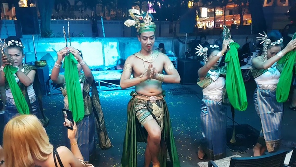 Pattaya nightlife. Thai massage. Street