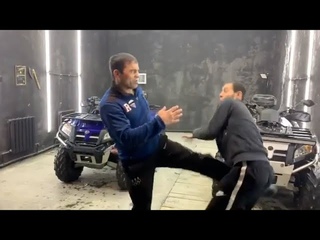 Кама пуля дерется с доставщиком пиццы перед боем с монголом