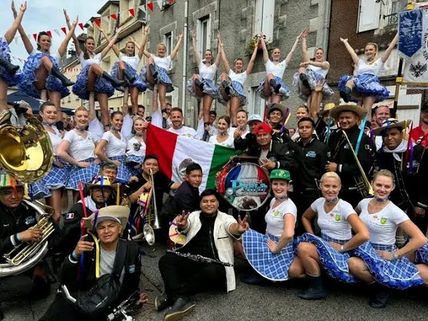 Representando a michoacán banda perla de michoacán en