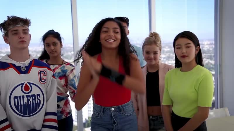 Any Gabrielly ensina Now United a danc ar Anitta e