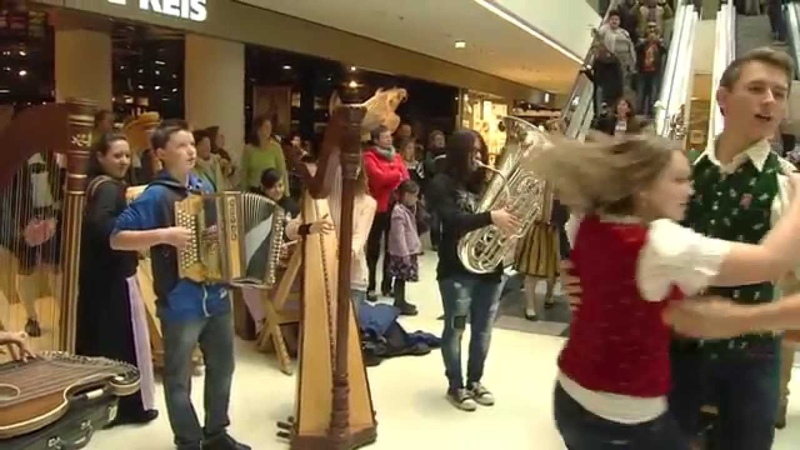 Aufghorcht in Innsbruck Flashmob Kaufhaus