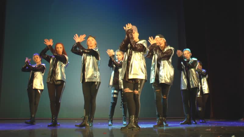 Dance: Wake Up Electric Kiss ( EXO), Aki Con
