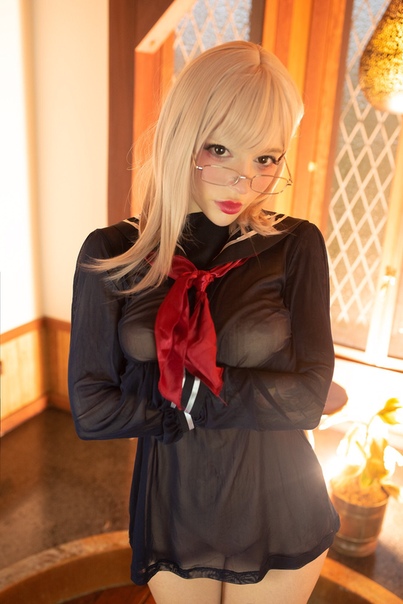 Dame Riesentitten Cosplay Onanieren