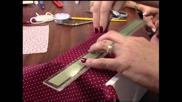 01, 05, 2013 Claudia Niero Mini cômoda porta jóias Parte