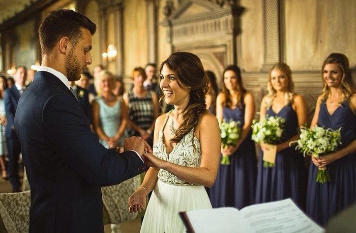 Женщина что-то заподозрила, увидев жениха своей дочери. И не зря!, изображение №9